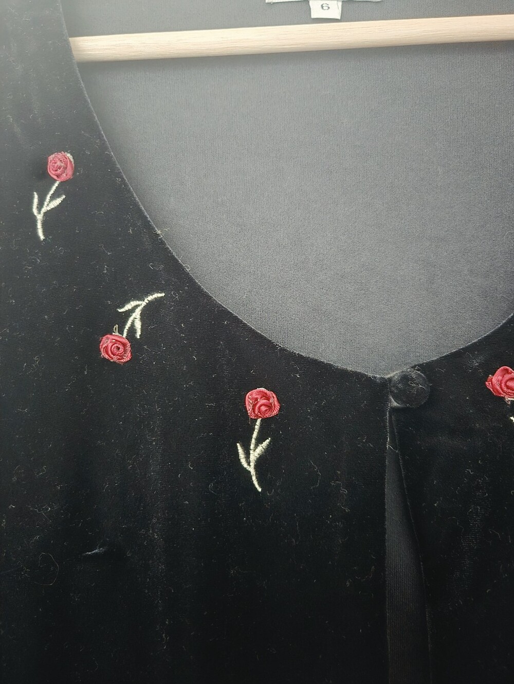 Holt Renfrew Black Velvet Embroidered Cropped Cardigan – Size 6 - Picture 3 of 5